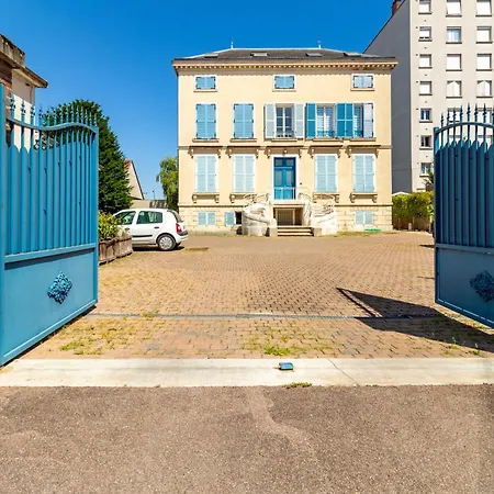 Apartment La Grande Maison De Preize Spacieux Duplex A Deux Pas Du Bouchon Et Du Vieux Troyes, 2 Parkings Prives