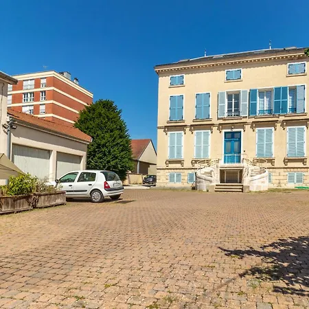 Apartment La Grande Maison De Preize Spacieux Duplex A Deux Pas Du Bouchon Et Du Vieux Troyes, 2 Parkings Prives Troyes